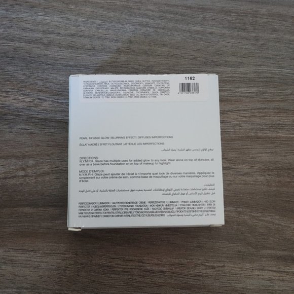 Huda Beauty - N.Y.M.P.H. GLAZE Skin Glowing Perfector in Aphrodite - Picture 4 of 4